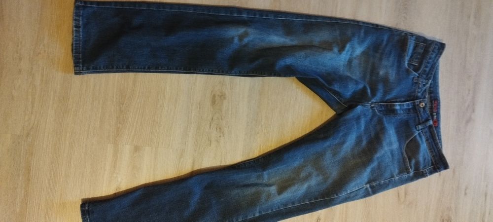 Мъжки дънки 31 и 33 размер или Л размер за 20 лв.