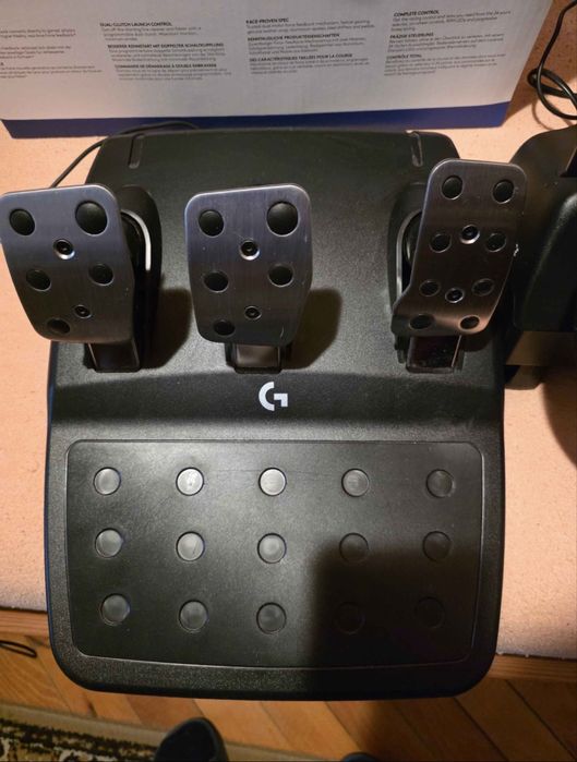 Volan gaming Logitech G923 și schimbător