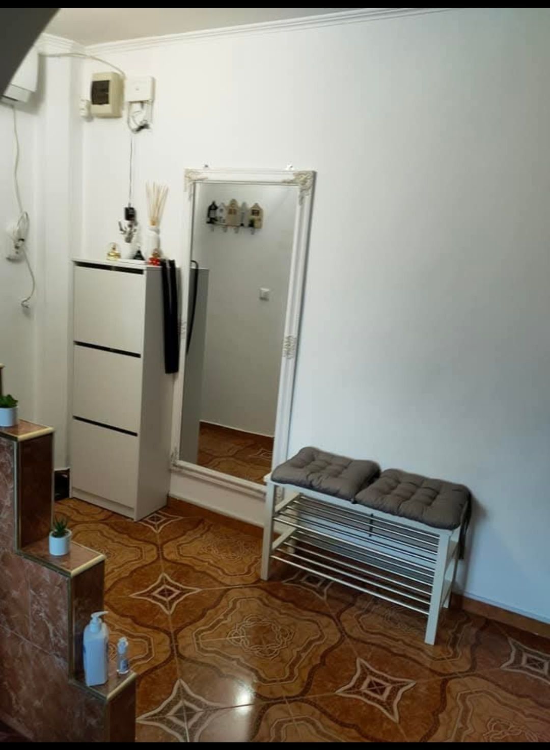 Închiriez apartament cu 2 camere decomandat