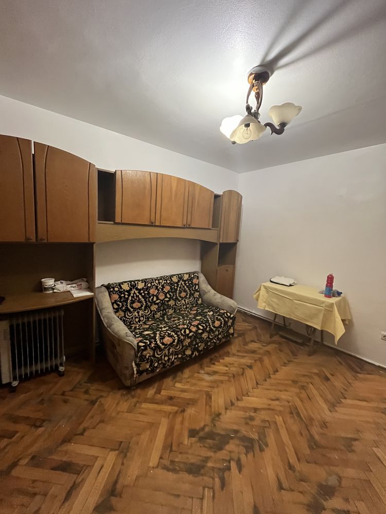 Vand apartament doua camere Petrosani