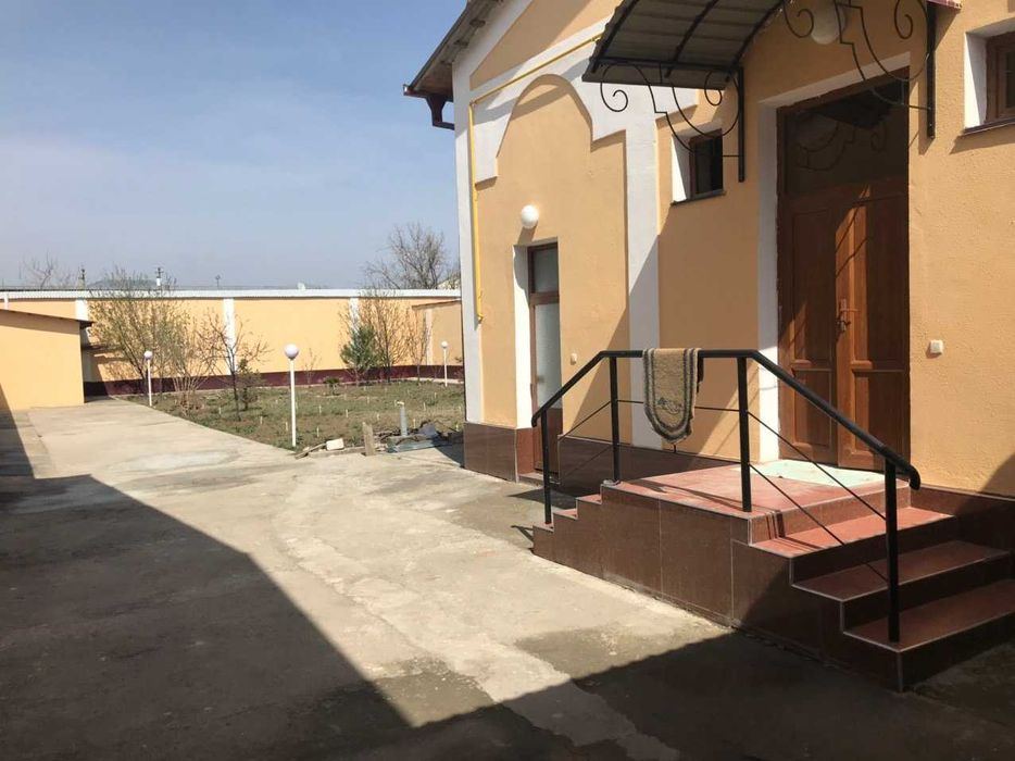 Продается дом 6 соток (4 комнаты одна кухня и 3 санузла)