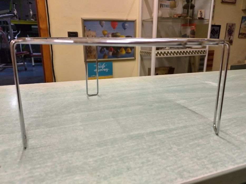 Кръгла метална скара на крачета