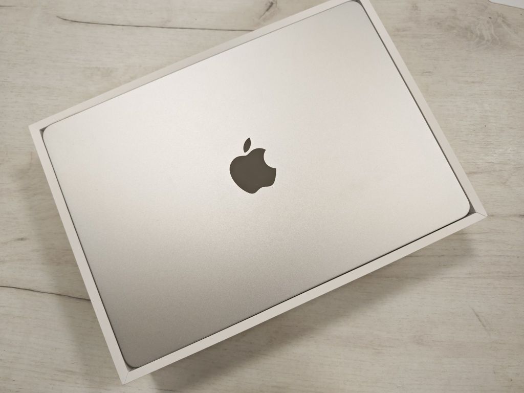 Като нов Macbook Air 13" M4 16 GB RAM 256 GB