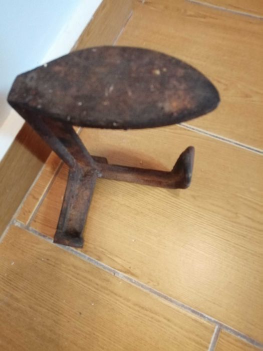 Unealta veche cizmarie