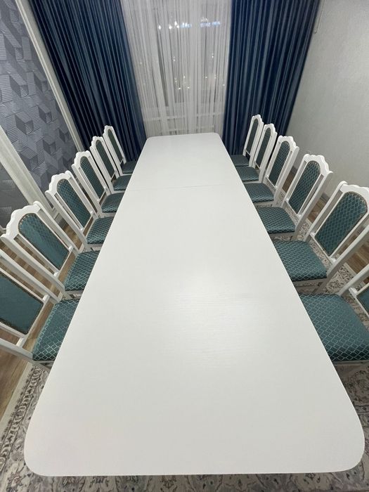 Стол со стульями