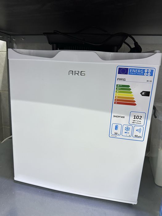 Мини холодильник ARG почти новый!