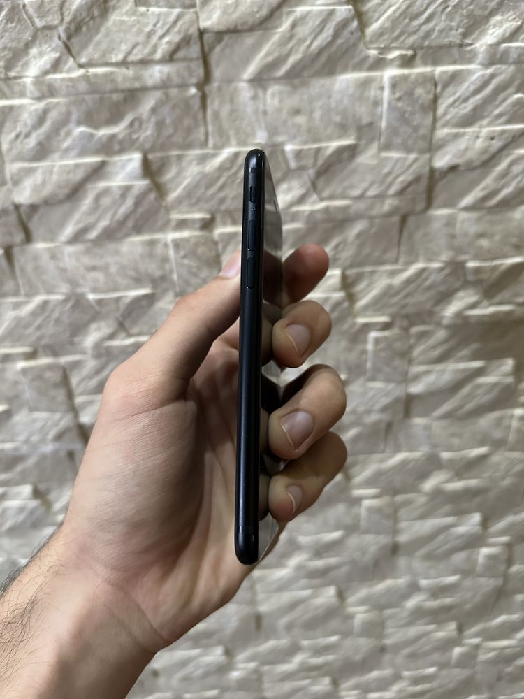 IPhone se 2022 64gb 2023 yil olingan