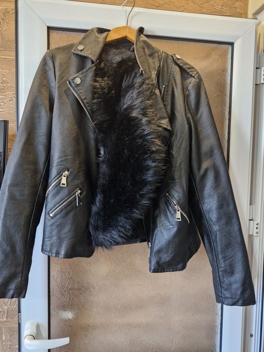 Дамско кожено яке с яка пух.