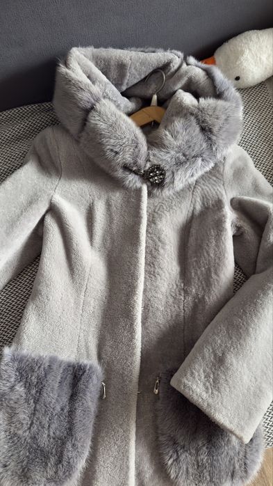 Шуба мутон серая, отделка норка