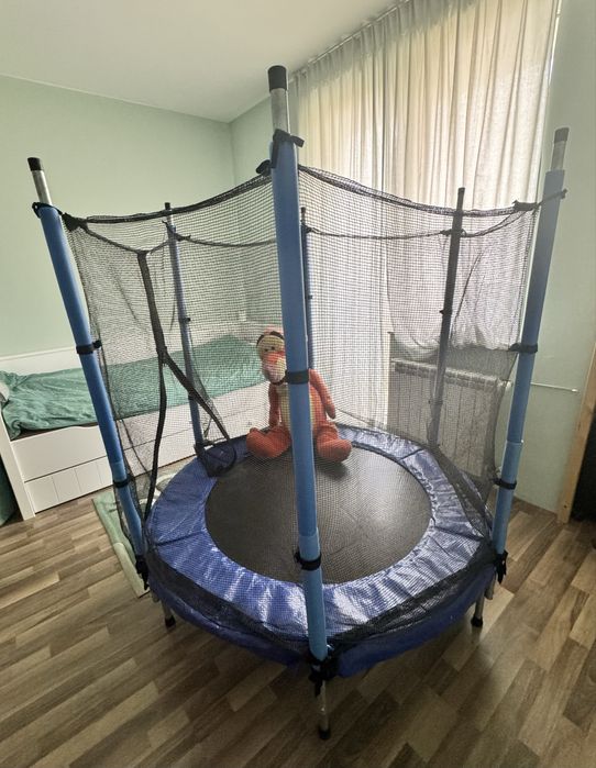 Батут с диаметър 140 см и предпазна мрежа