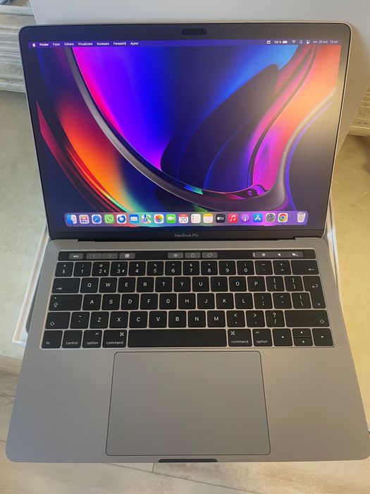 MacBook Pro 13 inch Touch Bar 2016 - Pachet complet + folie ecran