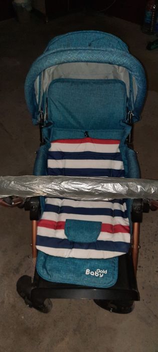 Detskaya kolyaska v xoroshom sostayanii