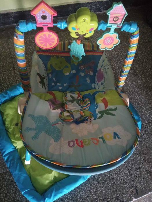 Детски шезлонг с вибрации и мелодии