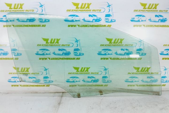 Geam usa dreapta fata - provine de pe o mașină COUPE Peugeot 207 1