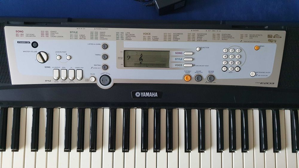 Orga Yamaha PSR E203