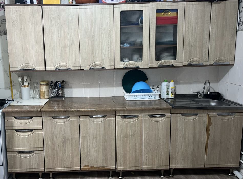 бу гарнитур  срочно сатылад