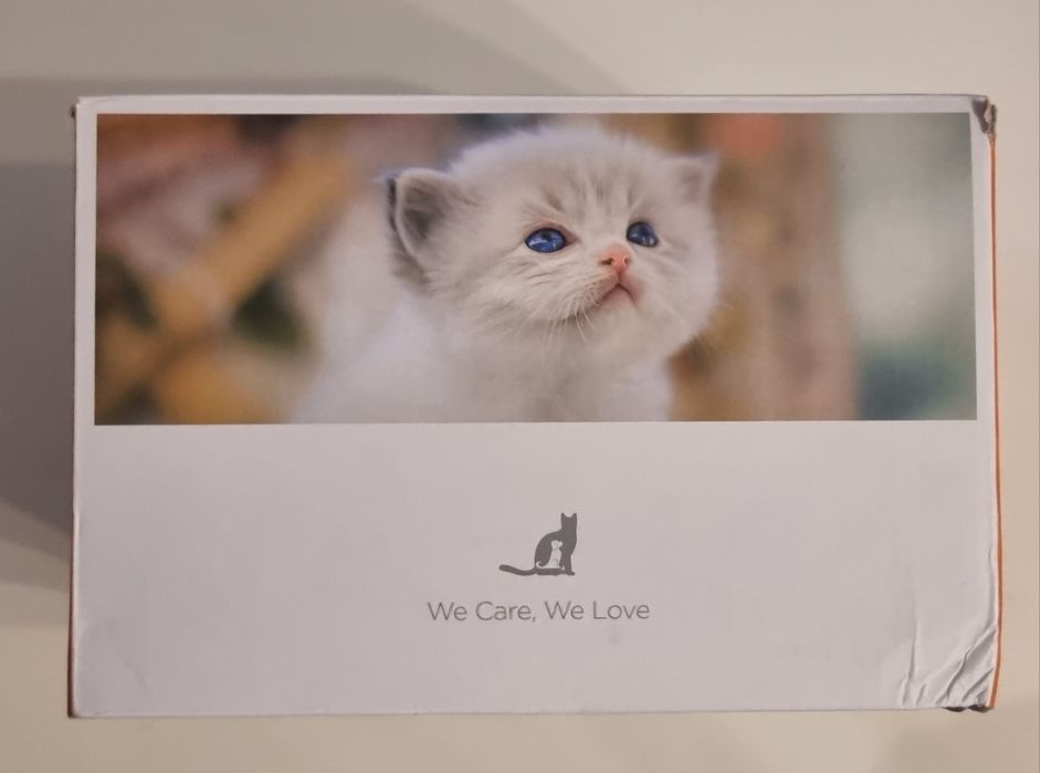 Фонтан за вода за домашни любимци FeelNeedy 3,5 литра