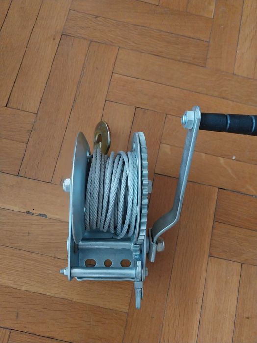 Ръчна лебедка Трявна