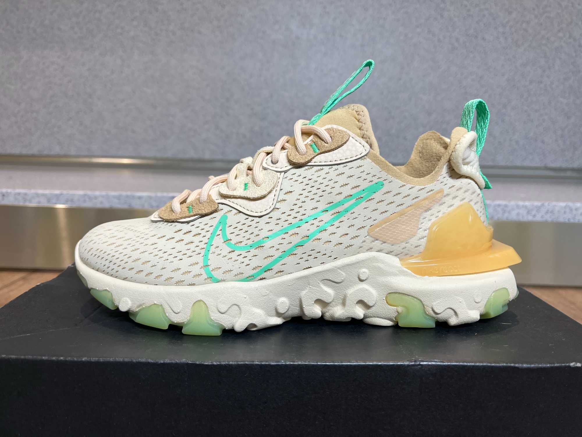 ОРИГИНАЛНИ *** Nike React Vision / Cream Green