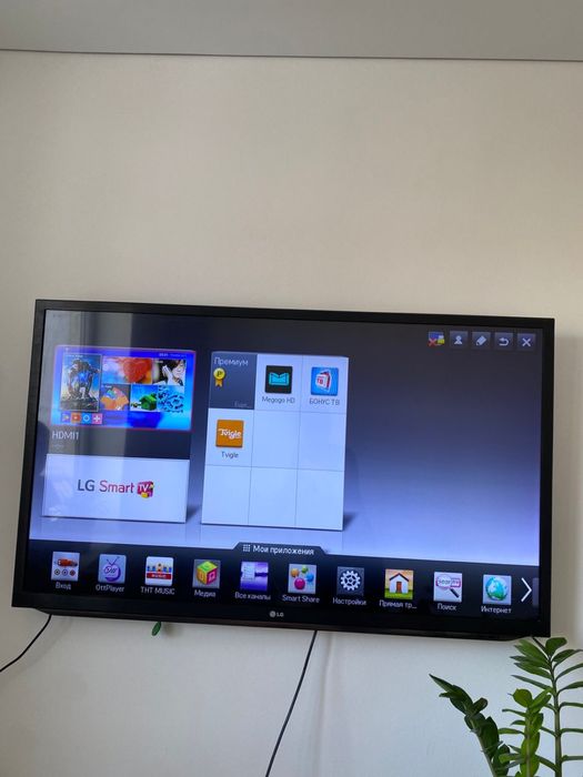 Телевизор LG (smart TV старого поколения) с приставкой
