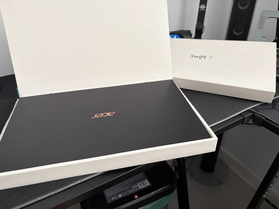 Vand Laptop Acer Swift 7 SF714-52T,perfecta stare.Variante