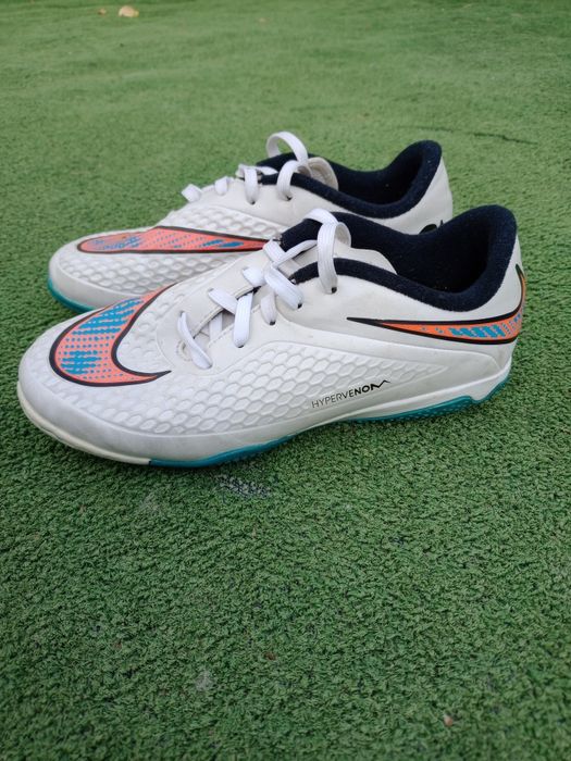 Маратонки за зала номер 34