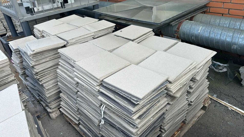 Плитка керамогранит 30*30 матовая бежевая