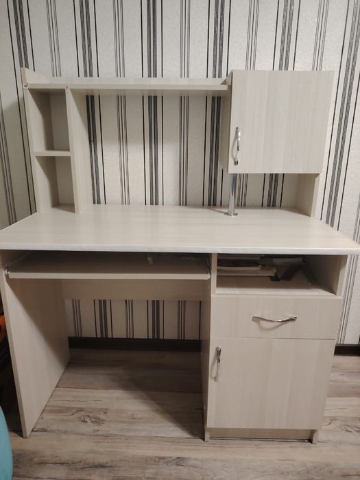 Продам компьютерный стол