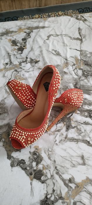 BIFFRIS брендига тегишли туфли.