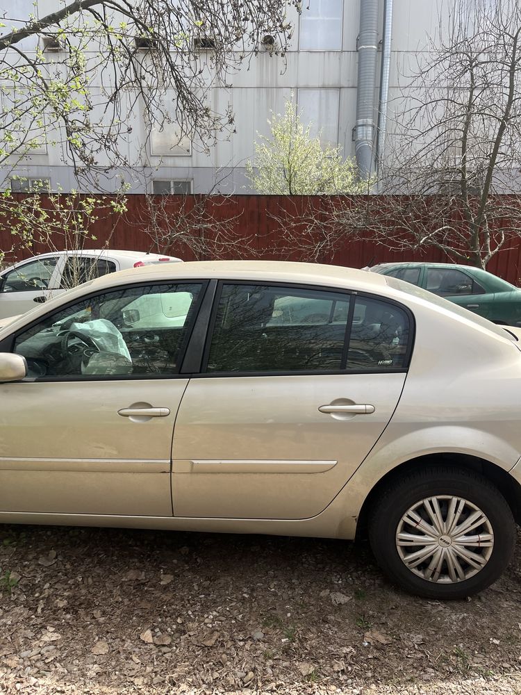 Vand renault megane 2 avariat pentru piese sau reparare