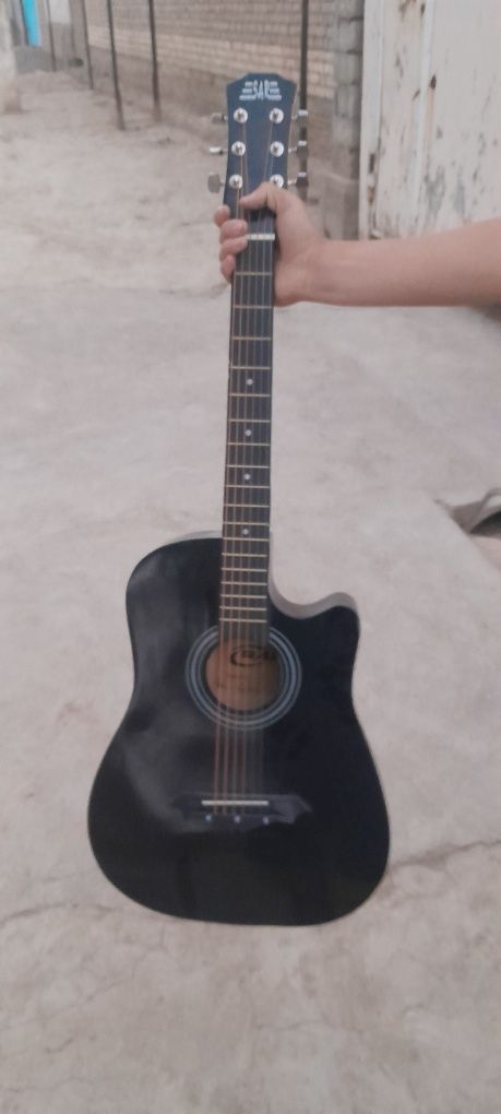 Gitara yangi ishlatilmagan