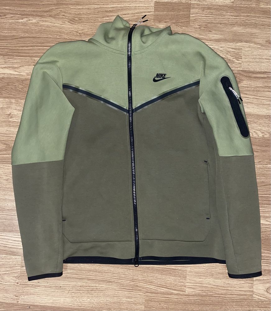 Tech fleece aligator