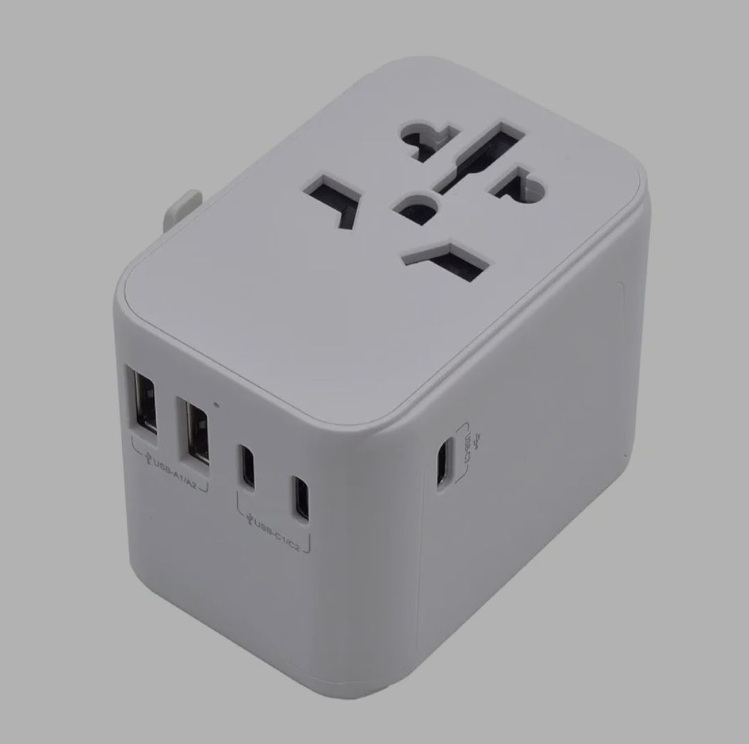 Универсален пътен адаптер WELLY C 2 USB-А и 3 USB-C порта