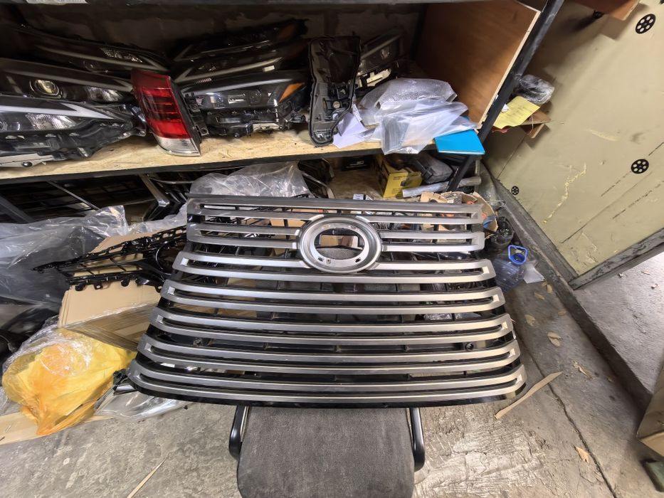 Решетка на бампер LEXUS LX600, б/у оригинал