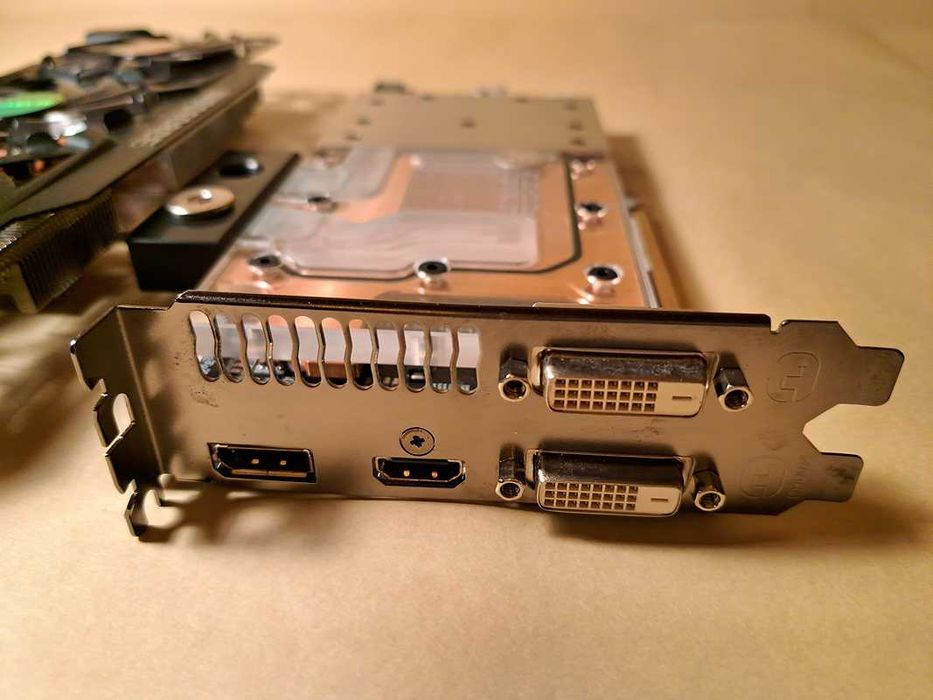 Gigabyte R9 290 4GB WindForce 3X OC, echipata cu un EK-FC R9-290X WB