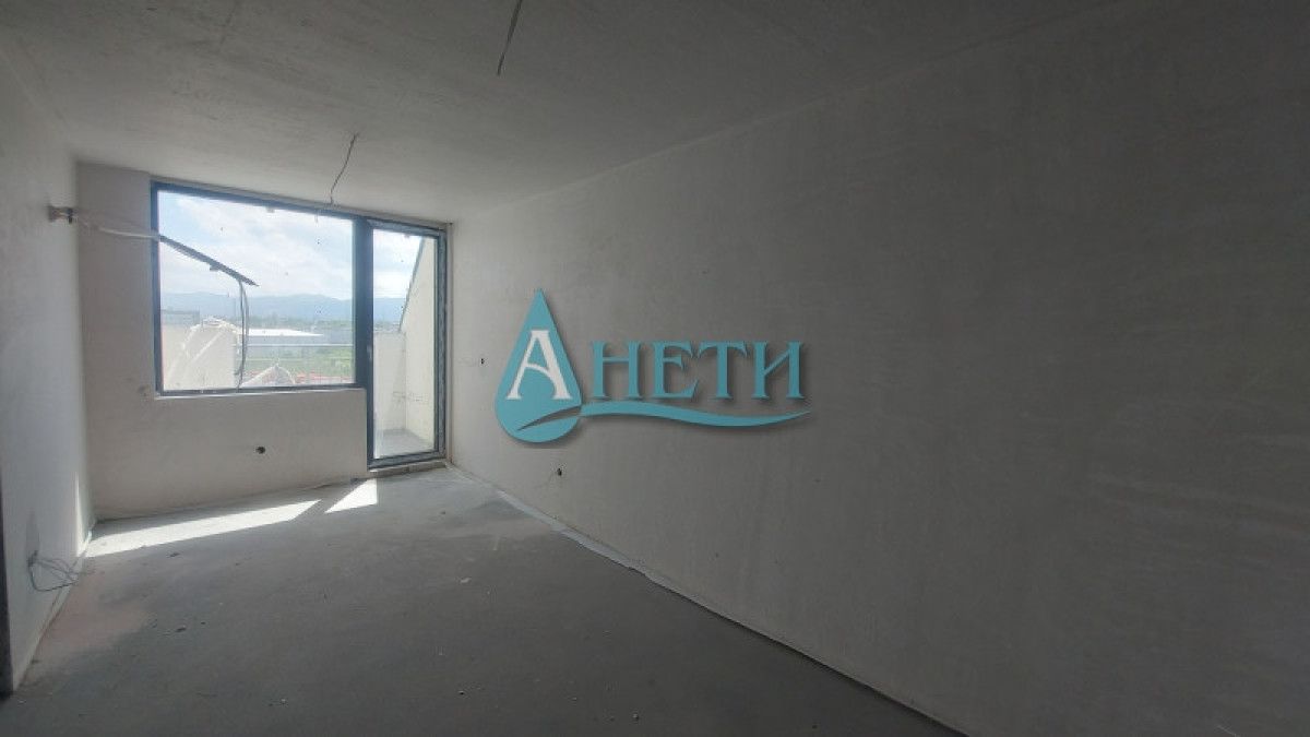 Тристаен апартамент 138м2 с Акт 16 до Аерогара София, паркомясто