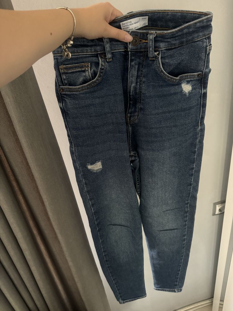 Дънки на Zara, Bershka