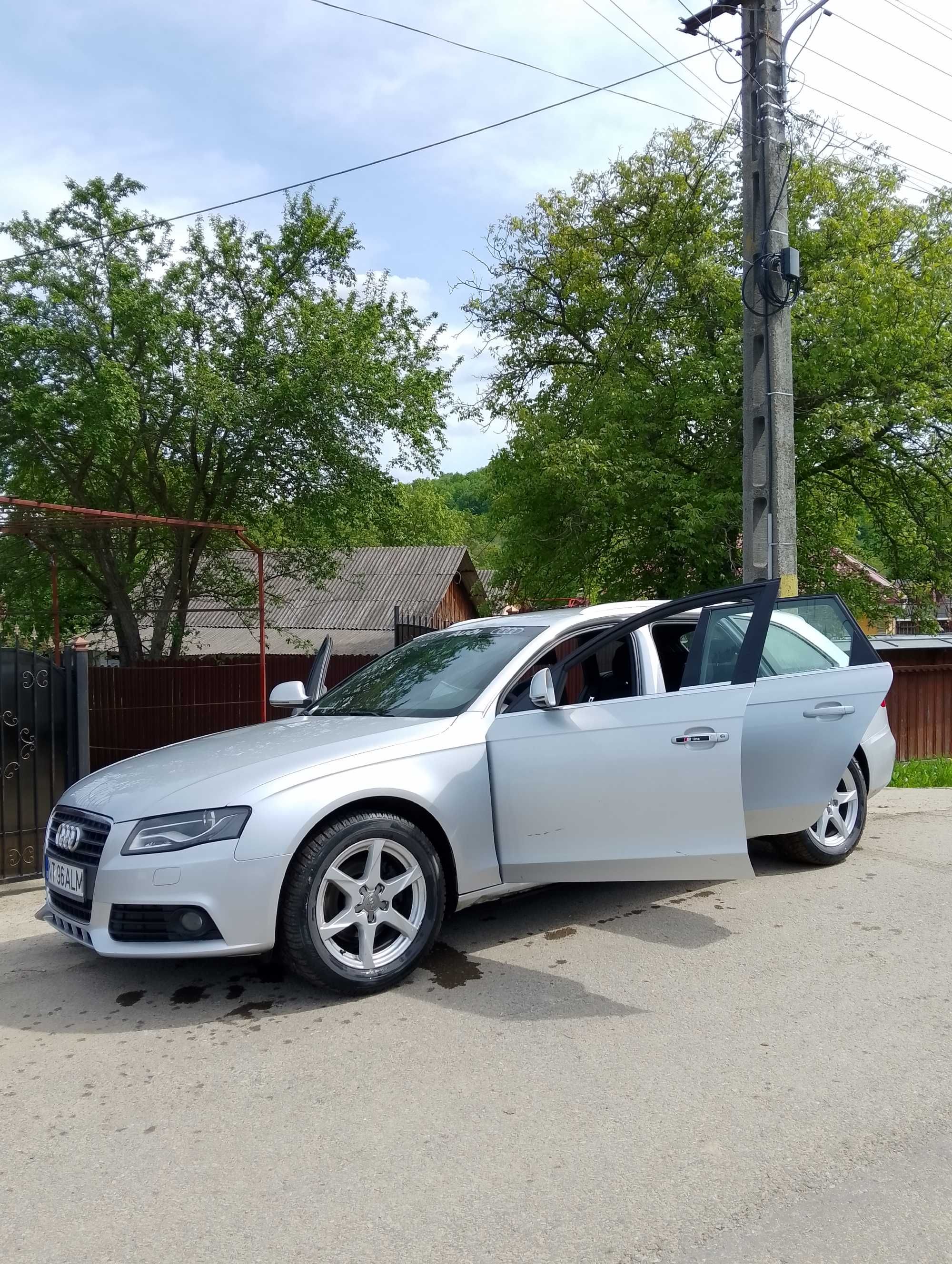 Vând Audi A4 B8 2010 mașina se prezintă în stare foarte buna