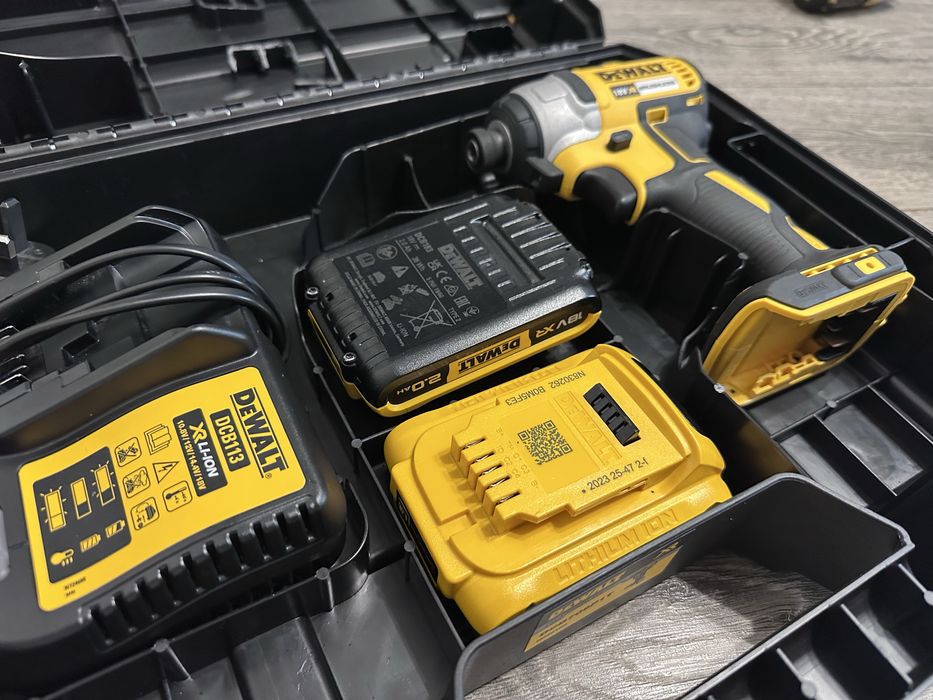 Masina de insurubat cu impact Dewalt DCF787 2 acum 2.0Ah + inc  NOU