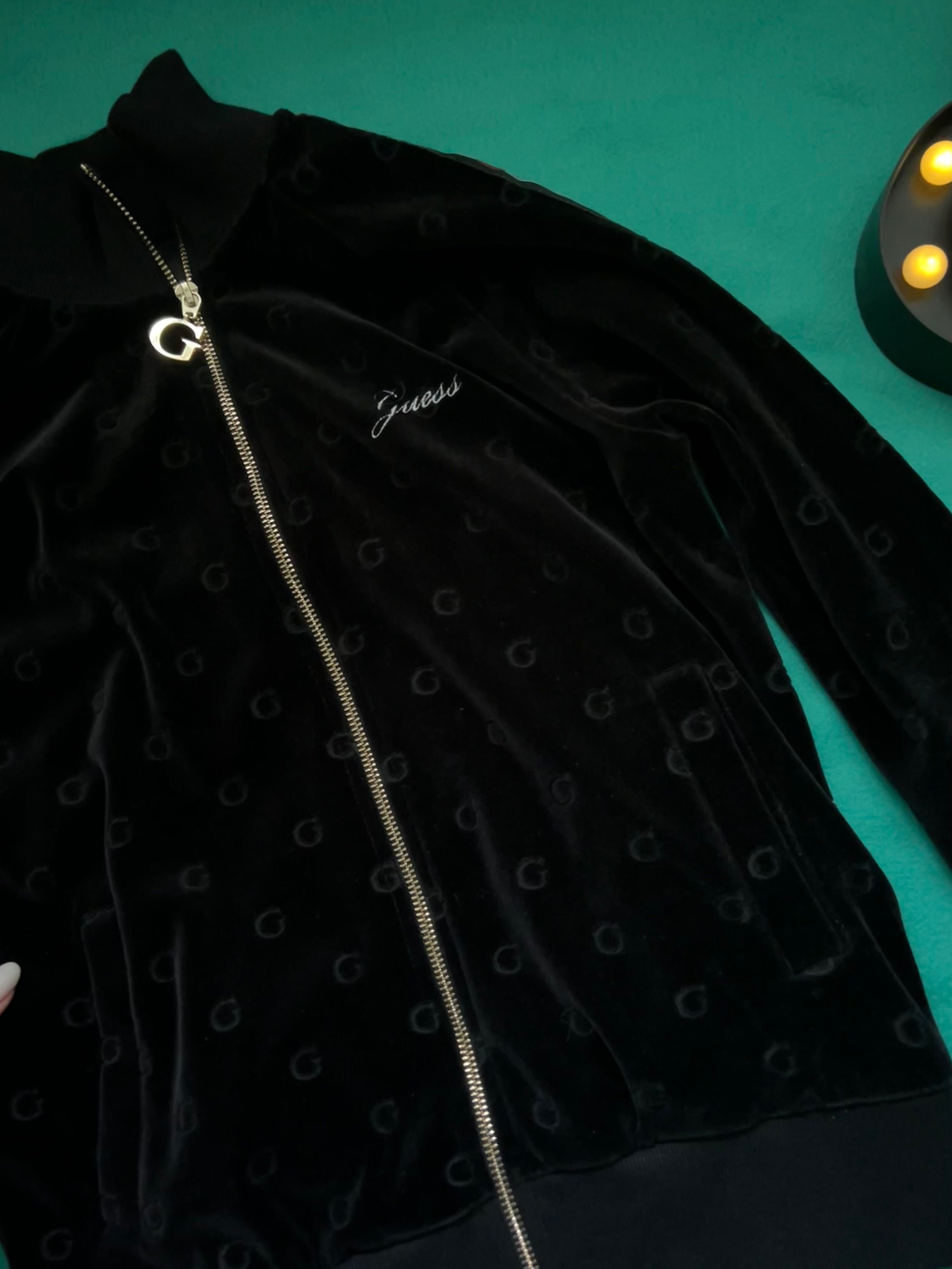 Велурено горнище Guess