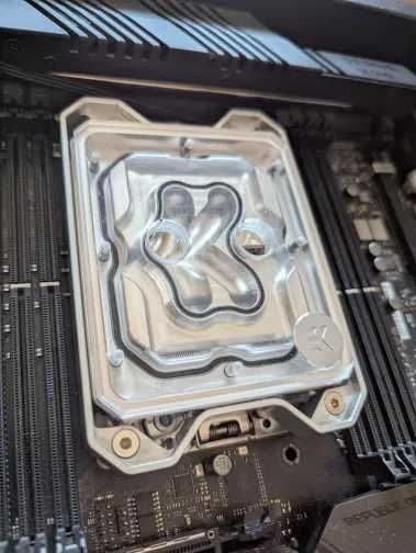 ROG Zenith Extreme Alpha & Threadripper 1950X + EKWB Quantum Magnitude