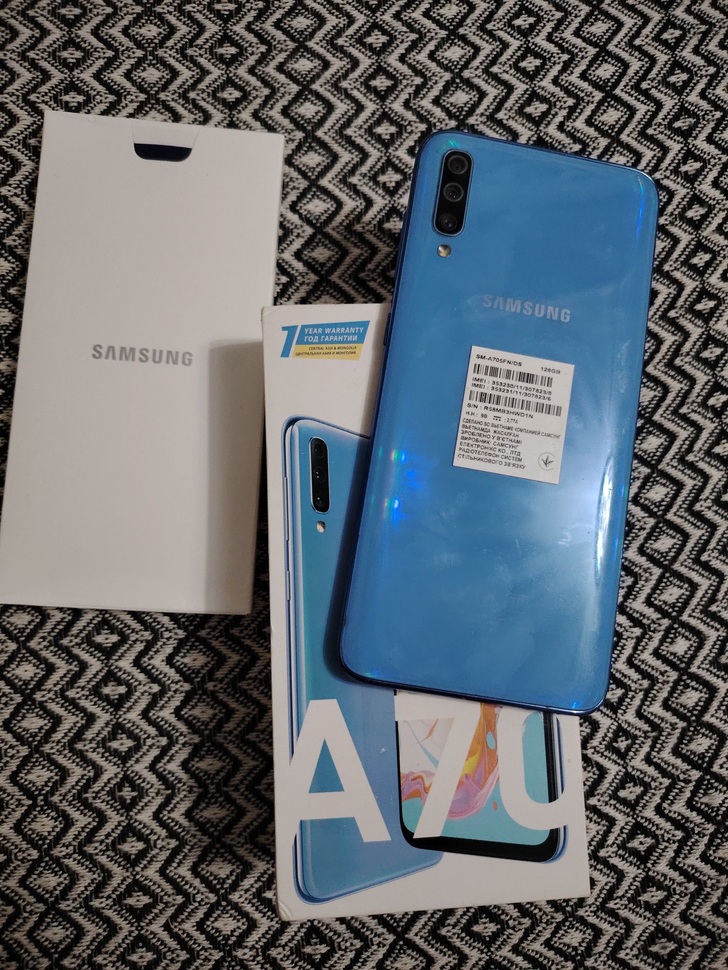 Samsung A70. Karobka dakument. Usta kórmagan. Narxi kelishiladi.