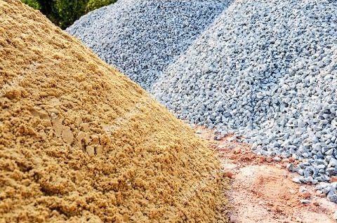 Transport nisip, pietriș, pământ, materiale constructii.