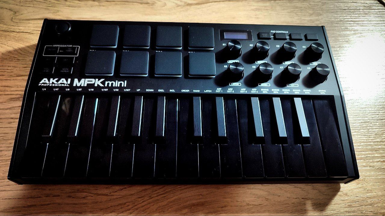 MIDI-клавиатура Akai Pro MPK Mini MK3 Black с гарантией 1-месяц