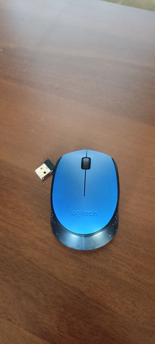 Классная копьютерная мышь . От хорошего бренда Logitech