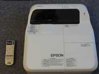 Отличен проектор за  ултра късо разстояние Epson EB-675W /3200 лумена