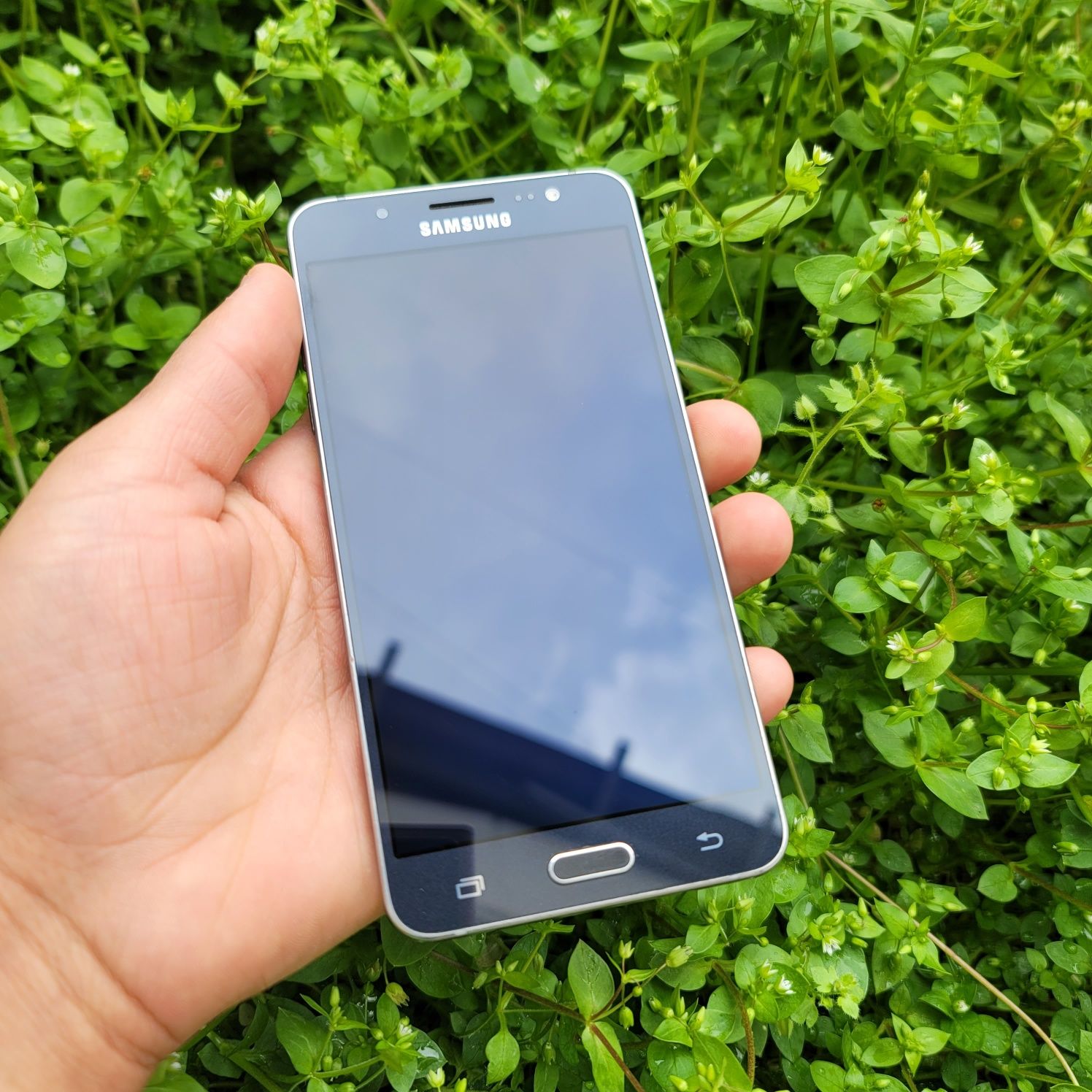 Samsung galaxy j5 2016 sotiladi