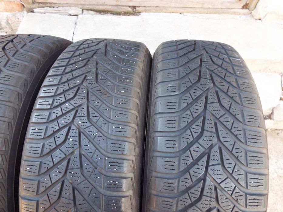 vand 4 anvelope de iarna 215/60/16 yokohama winter pret 500lei toate4