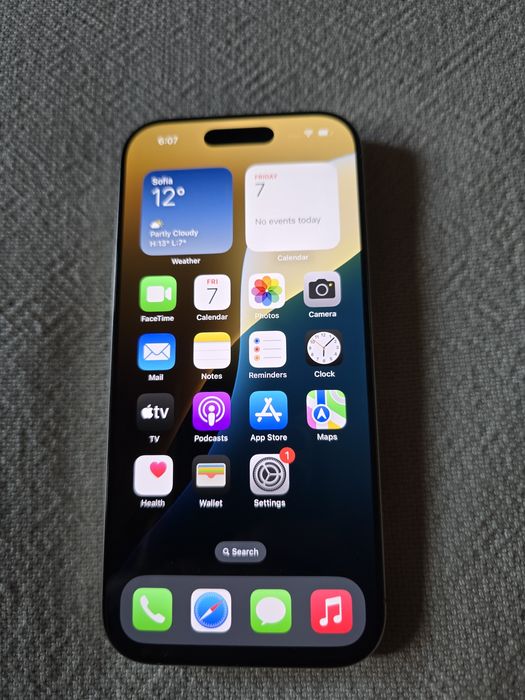 Продавам iphone 16 pro 256GB