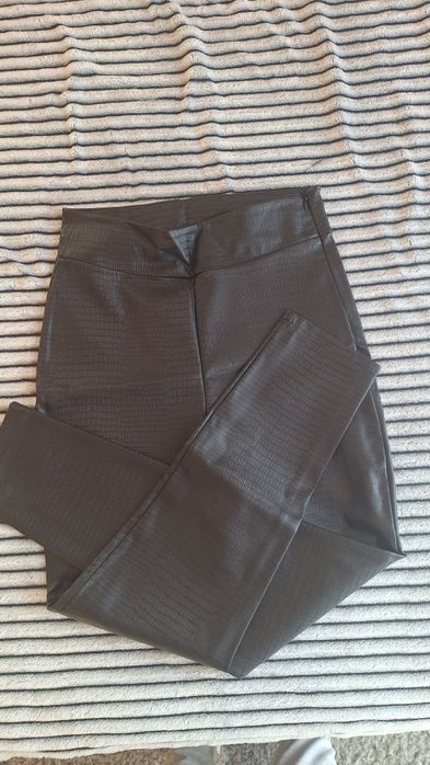 set rochita cu pantaloni